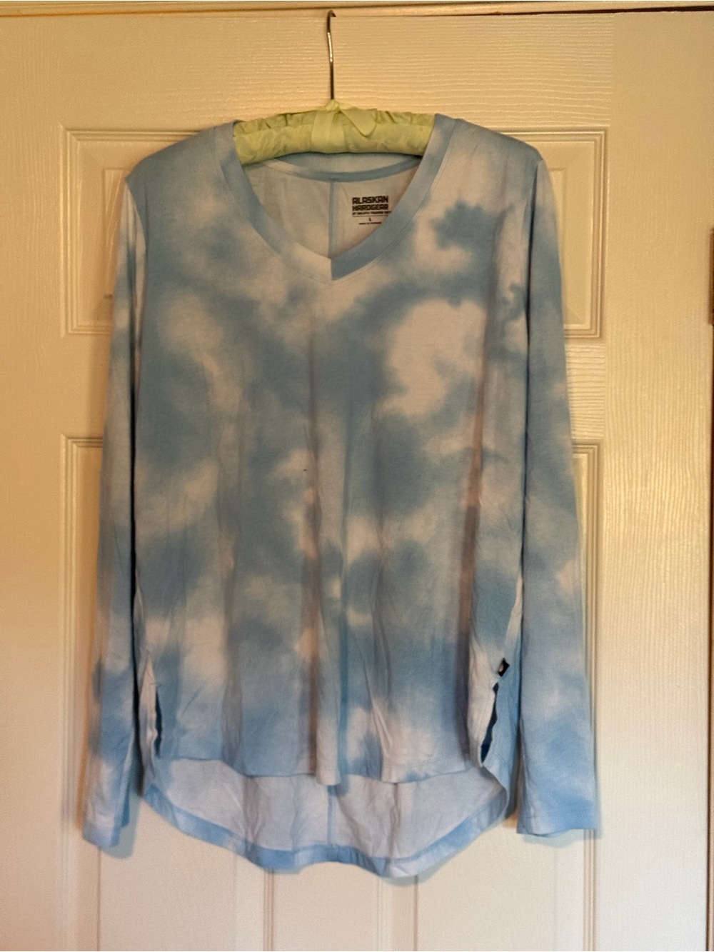 Three Duluth Trading V-Neck Long Sleeve Tops Blue, Purple and Green